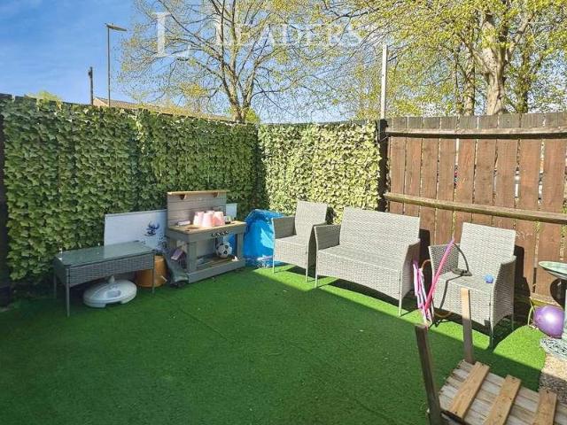 Flat for sale in Crookhorn, Spring Vale
