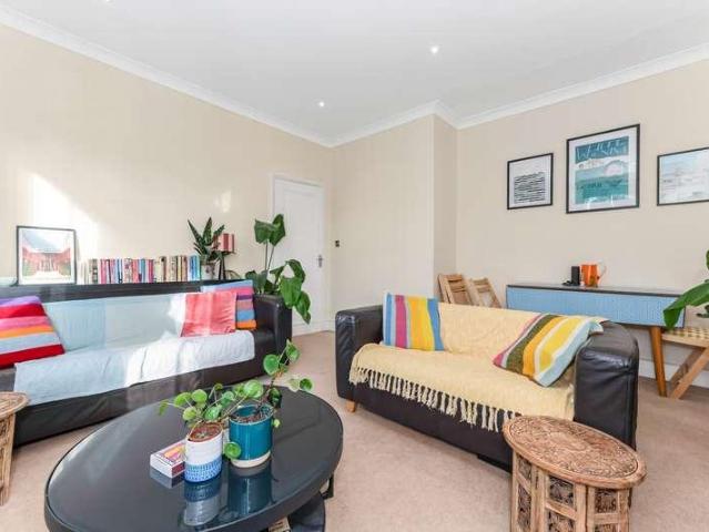 Flat for sale in Dulwich, Greater London