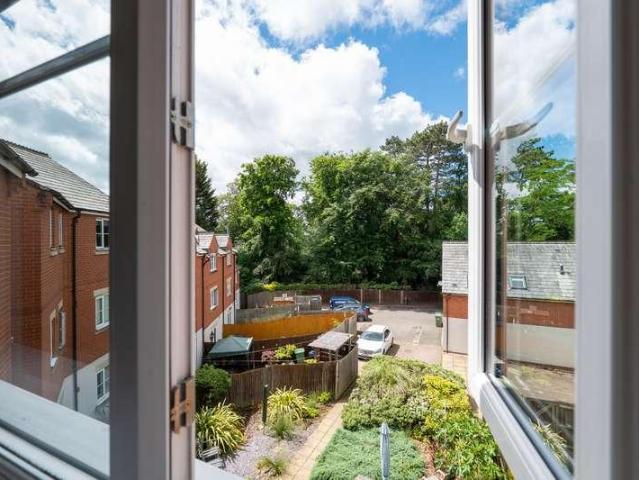 Flat for sale in Elmfield, Leicestershire