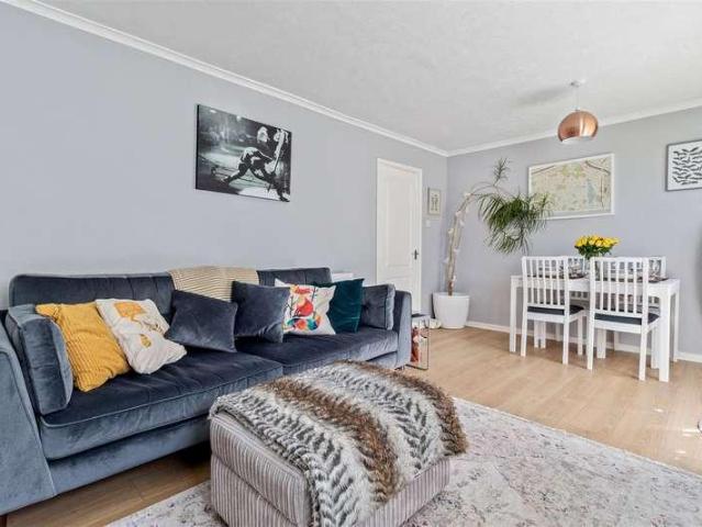 Flat for sale in Worthing, West Sussex