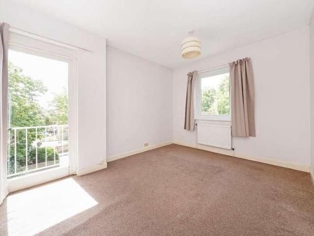 Flat for sale in East Dulwich, Greater London