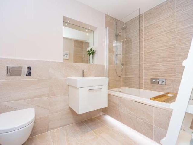 Flat for sale in Fleet, Hart