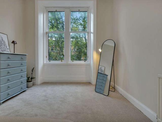 Flat for sale in Hyndland, Scotland