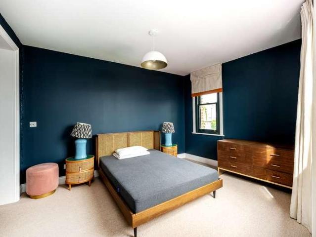Flat for sale in Royal Borough of Kensington and Chelsea, Greater London