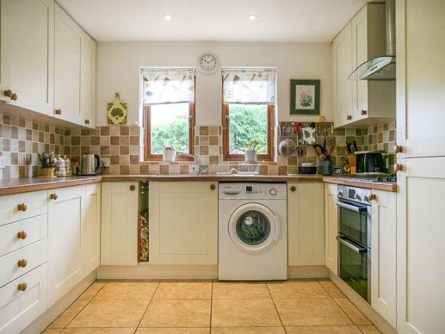 Flat for sale in Fossebridge, Gloucestershire