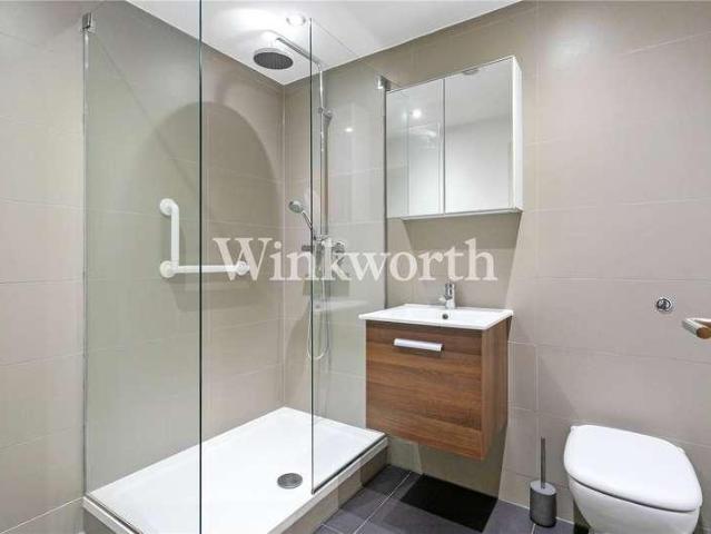 Flat for sale in Palmers Green, Greater London