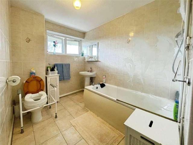 Flat for sale in Green Close, Warwickshire