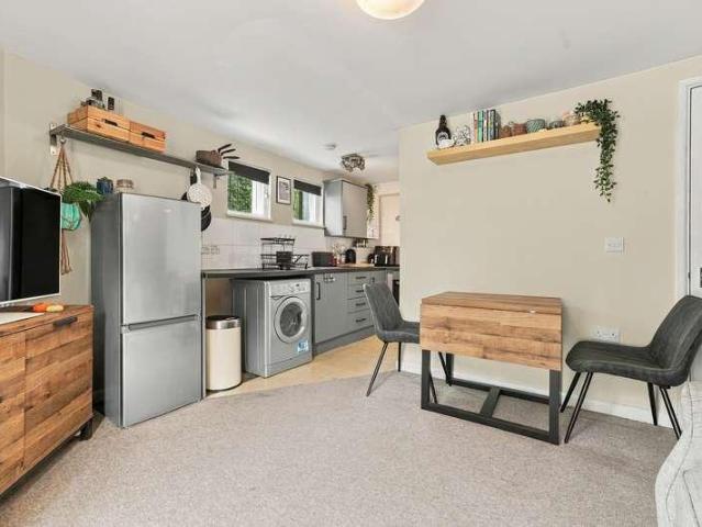 Flat for sale in Feckenham, City Of Bristol