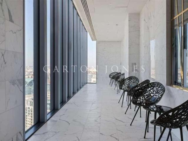 Flat for sale in Vauxhall, Greater London