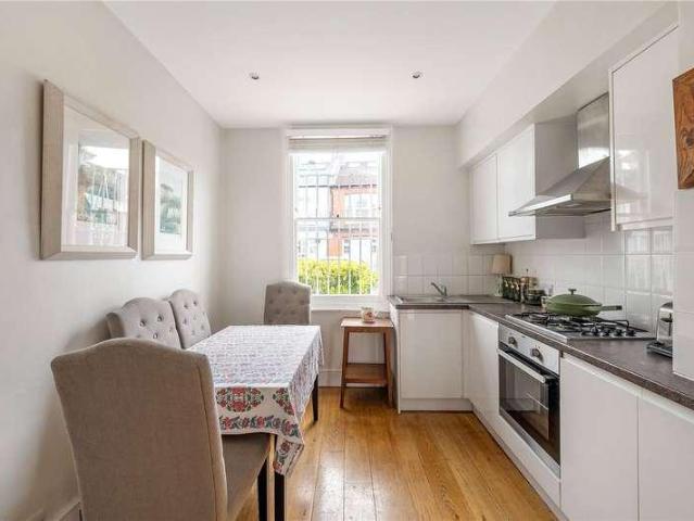 Flat for sale in Fulham, Greater London