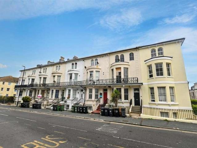 Flat for sale in Roselands, Eastbourne