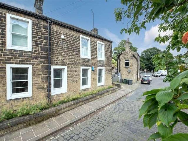 Flat for sale in Crossflatts, West Yorkshire