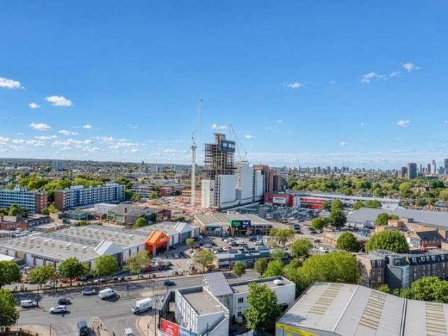Flat for sale in South Bermondsey, Greater London