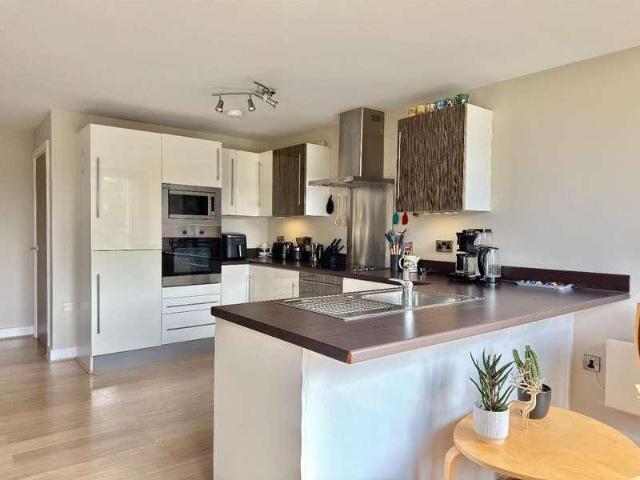 Flat for sale in Chorlton-cum-Hardy, Manchester