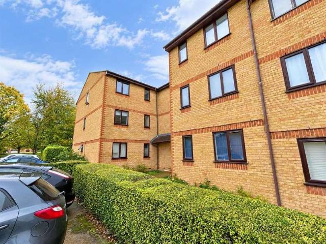 Flat for sale in Cippenham, Slough