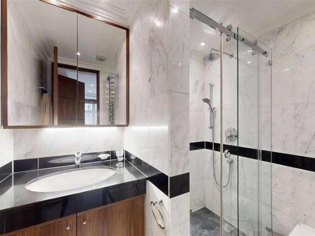 Flat for sale in Knightsbridge, Greater London