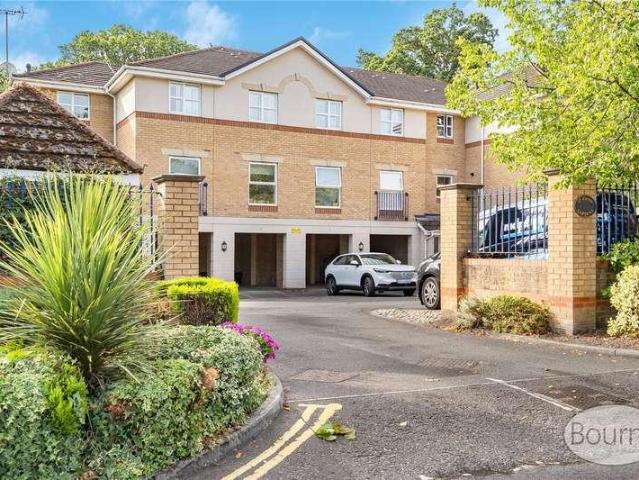 Flat for sale in Horsell, Woking