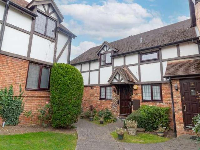 Flat for sale in The Hale, Greater London