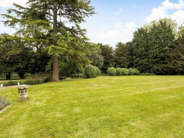 Flat for sale in Maidenhead