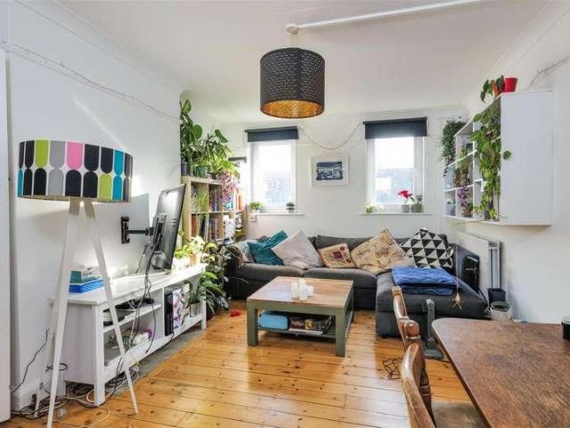Flat for sale in Lewes, Iford
