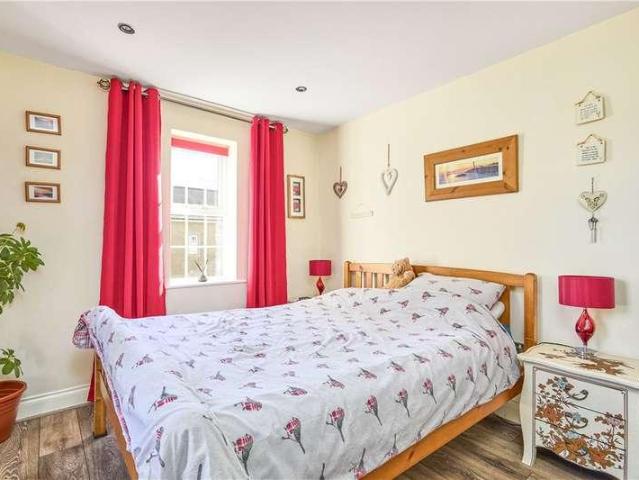 Flat for sale in Tranmere Park, West Yorkshire