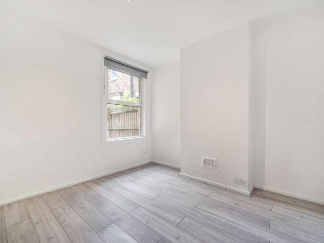 Flat for sale in Chapel End, Greater London