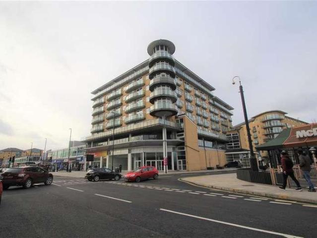 Flat for sale in Feltham, Feltham