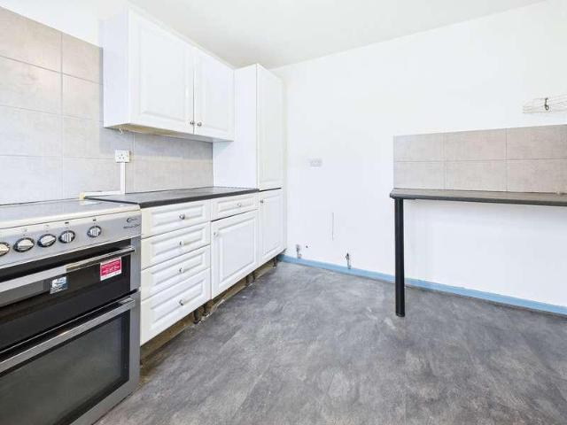 Flat for sale in London Borough of Ealing, Greater London