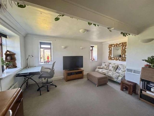 Flat for sale in Shaftesbury, East Dorset
