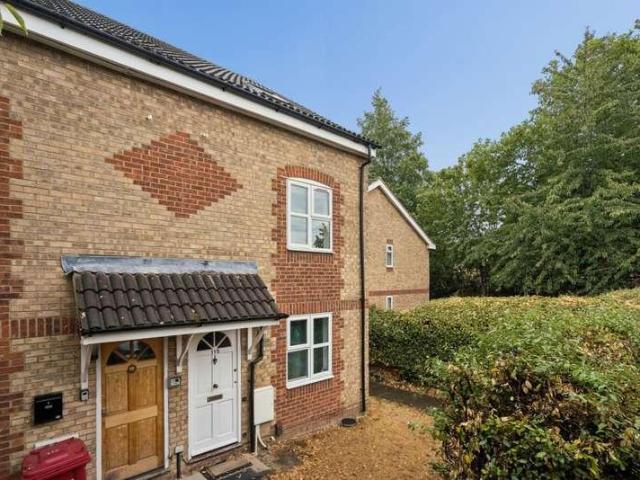Flat for sale in Slough