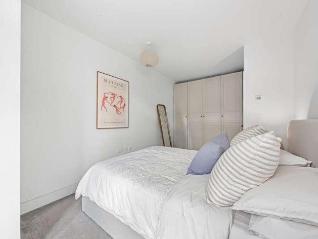 Flat for sale in West Norwood, Greater London