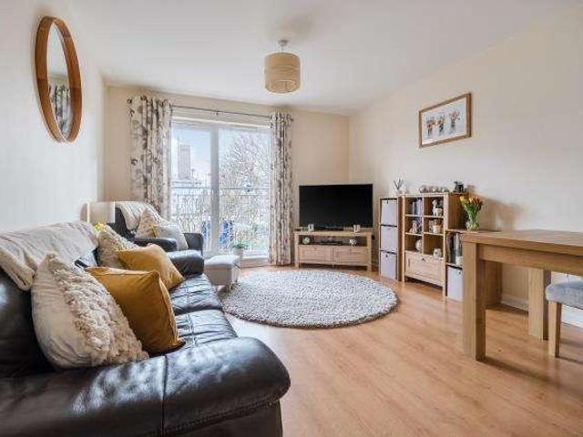 Flat for sale in Fishery, Maidenhead
