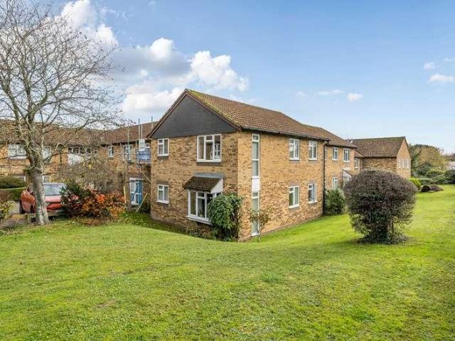 Flat for sale in Earley