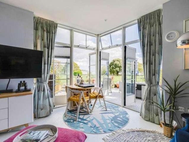 Flat for sale in Barry, Wales