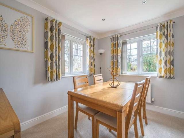 Flat for sale in Emmbrook, Wokingham