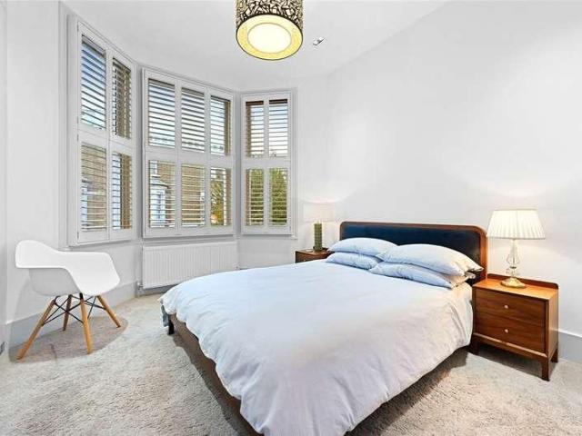 Flat for sale in London Borough of Hammersmith and Fulham, Greater London