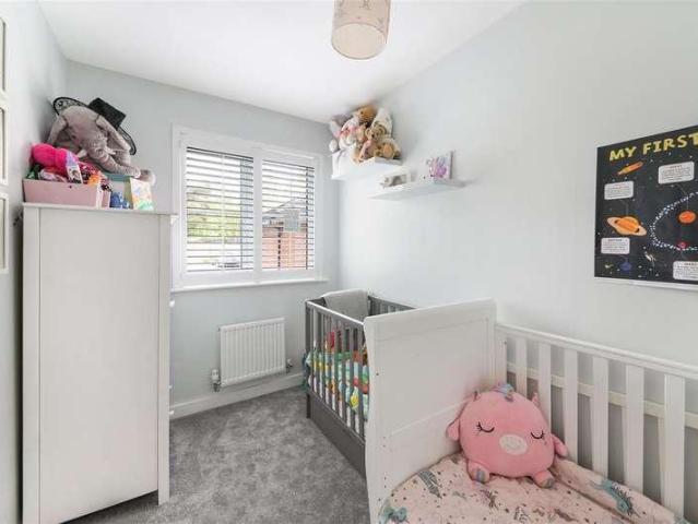 Flat for sale in Epsom, Surrey