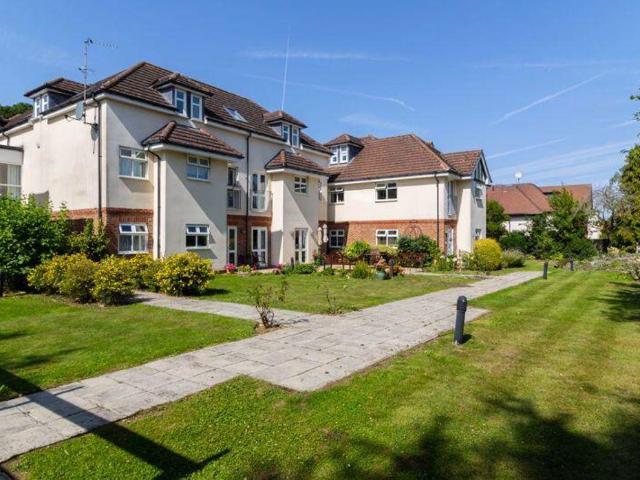 Flat for sale in Hillview, Surrey