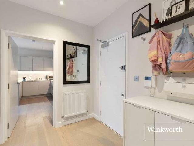 Flat for sale in New Barnet, Greater London