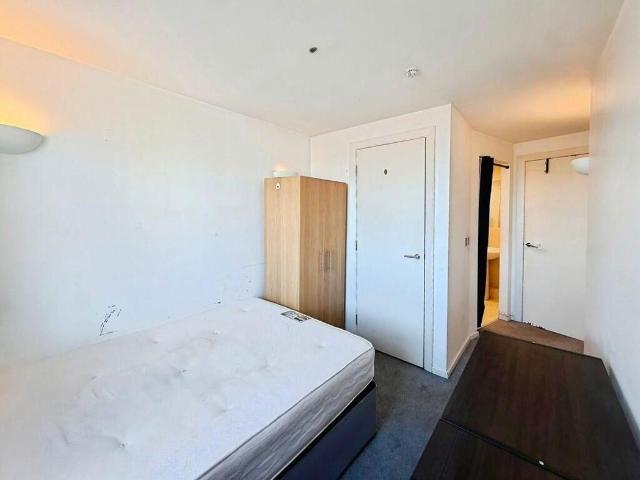 Flat for sale in Holbeck, West Yorkshire