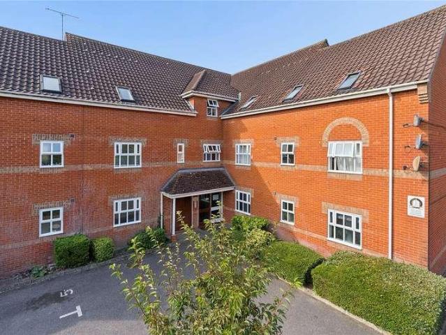 Flat for sale in Langdon Hills, Essex