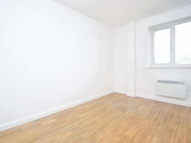 Flat for sale in Baildon, West Yorkshire