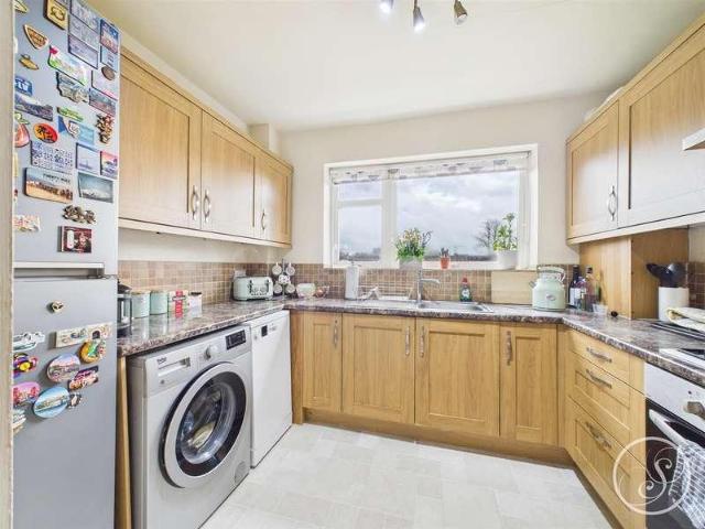 Flat for sale in Roundhay, West Yorkshire
