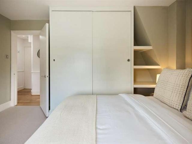 Flat for sale in Belsize Park, Greater London