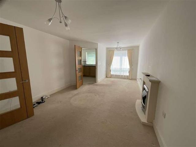 Flat for sale in Folkestone