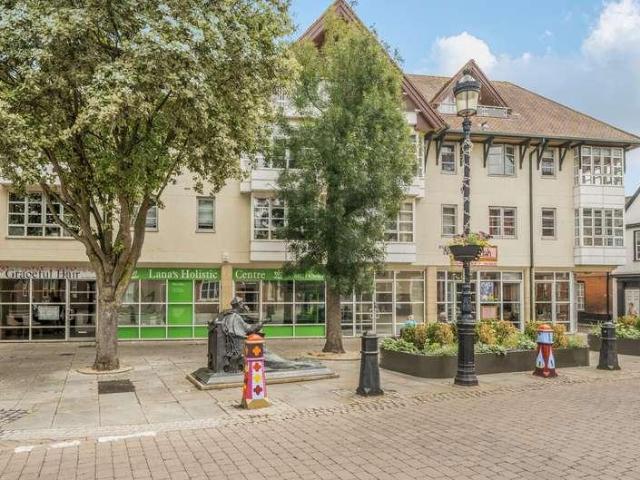 Flat for sale in Key Street, Suffolk