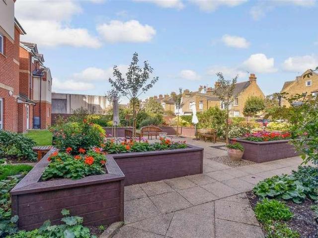 Flat for sale in Oxenden, Canterbury