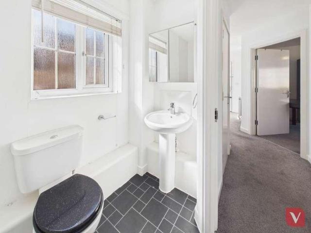 Flat for sale in Dunstable, Bedfordshire