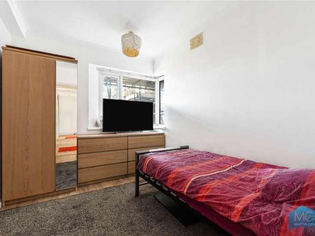 Flat for sale in Hendon, Greater London
