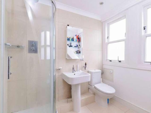 Flat for sale in Holloway Hill, Waverley